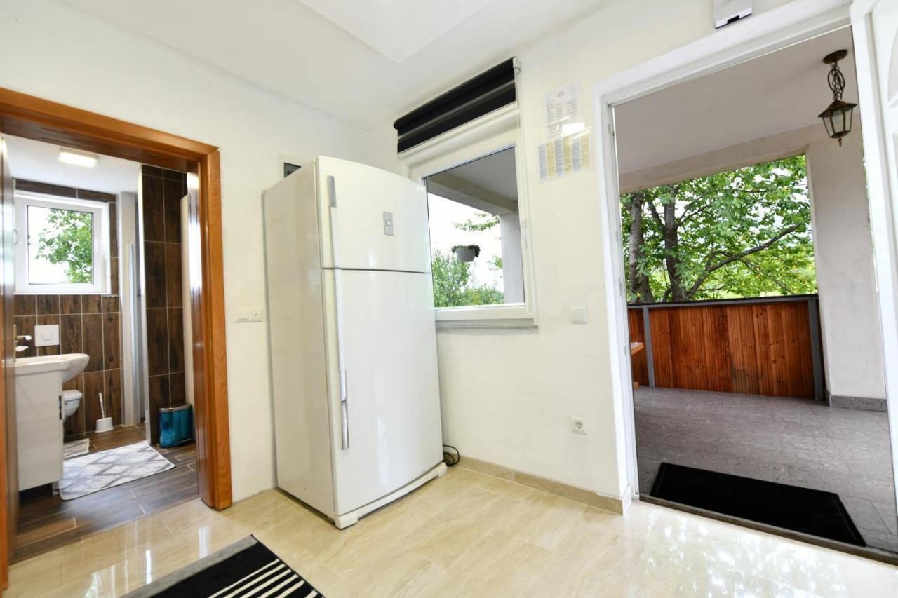 Apartmán Lora Rakovica Exteriér fotografie